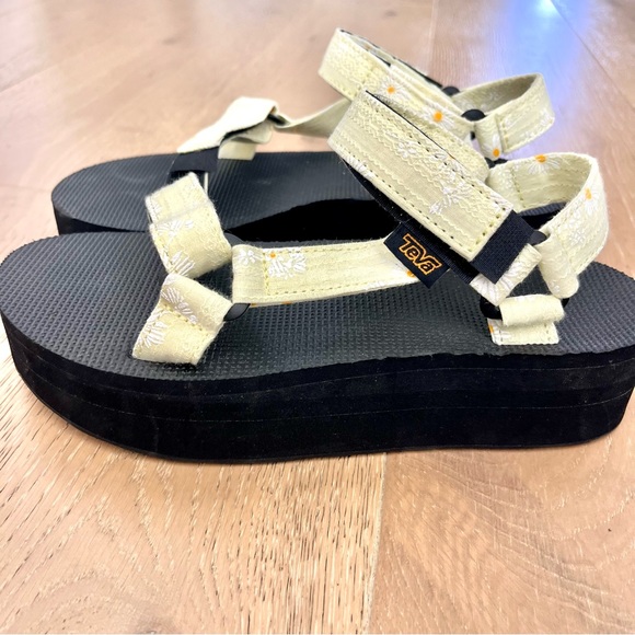 Teva Shoes - Like new Teva women’s platform sandals size 7